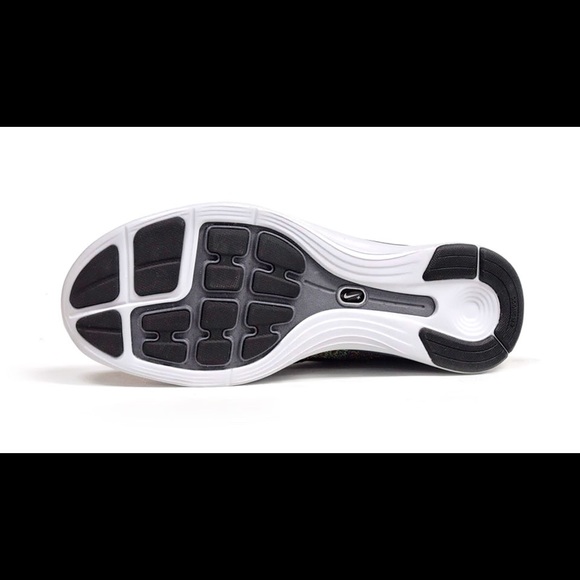 Brand New NIKE Flyknit One size 6.5 - Picture 5 of 5